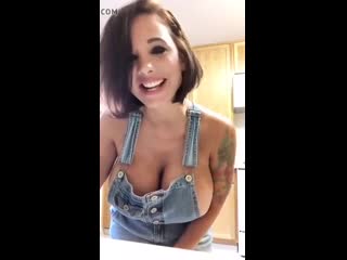 Сочная зрелая мама тряст сиськами перед камерой mom mild mature busty big tit new love pussy инцест со зрелыми мамочками 18