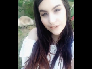 Hayli haze гуляет с котиком на природе звезда порно модель