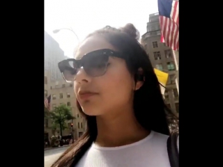Jynx maze гуляет по городу звезда порно модель