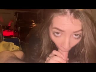 Сестра сост под одеялом high school step sister sneaks into my room to finish her homework